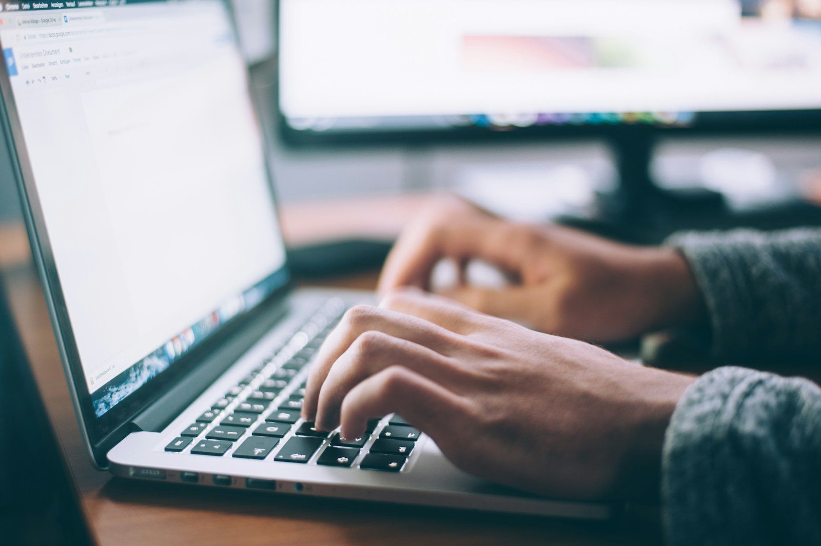 Why You Should Work With an Independent Insurance Agency